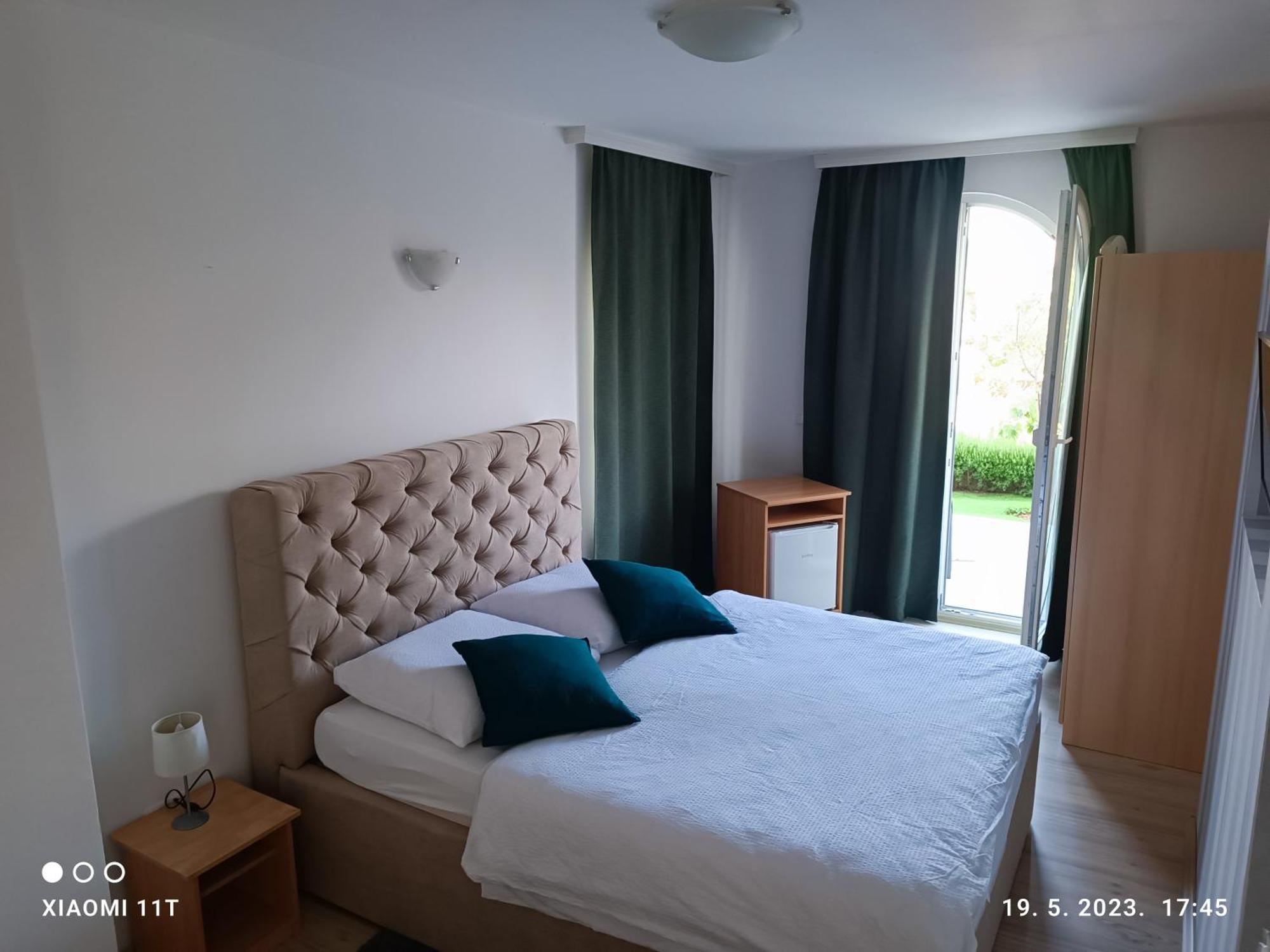 Marko Rooms Krk Town Rum bild