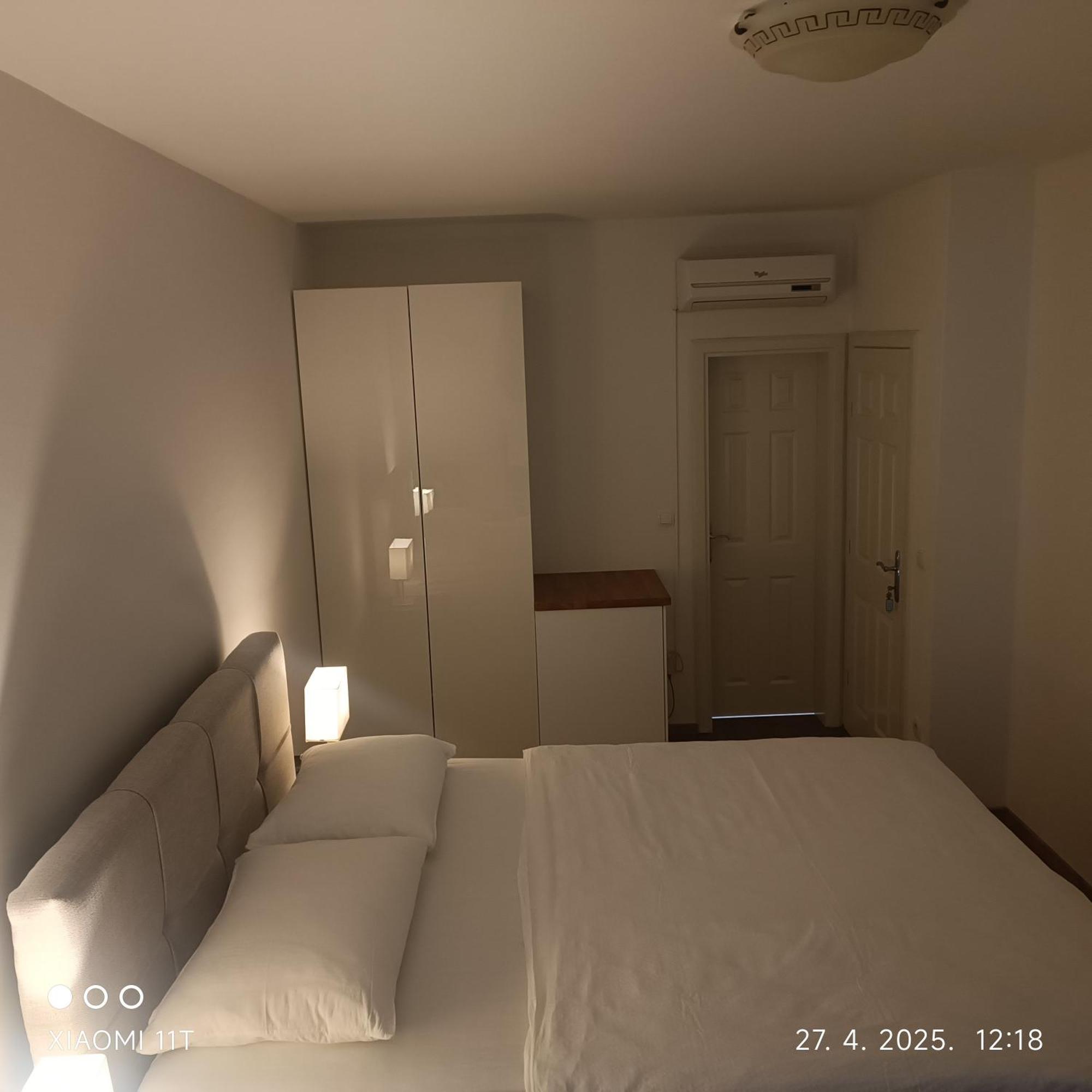 Marko Rooms Krk Town Rum bild